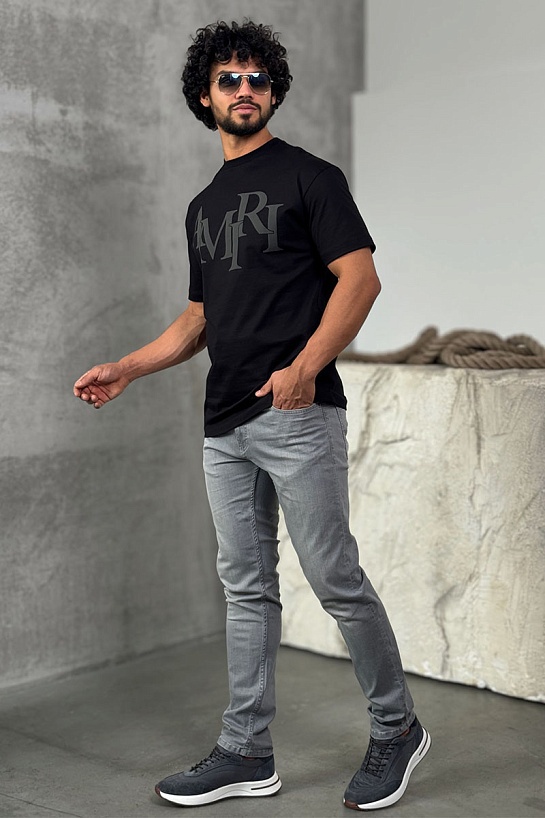 Футболка чёрного цвета Amiri staggered logo