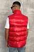 Пуховой жилет красного цвета Moncler logo-patch