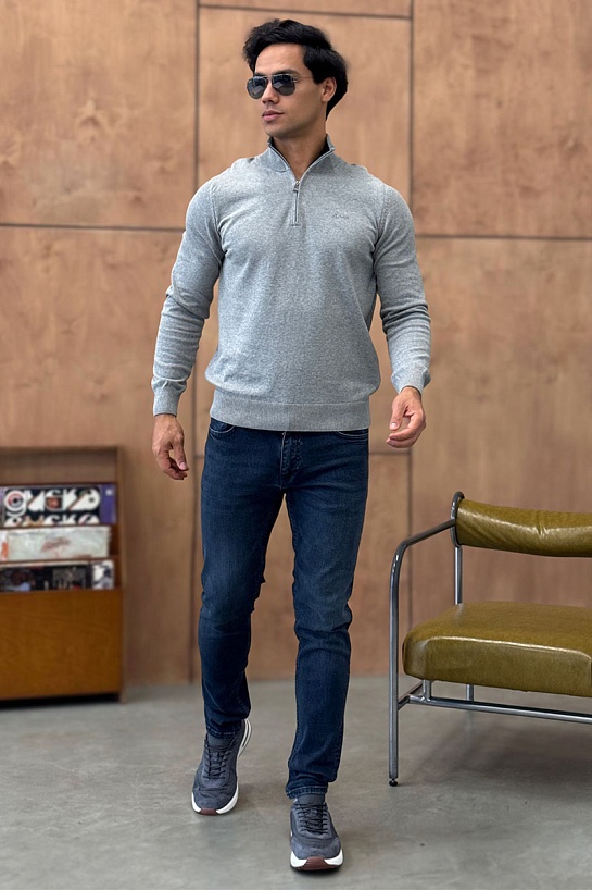 Мужской джемпер Hugo Boss серого цвета