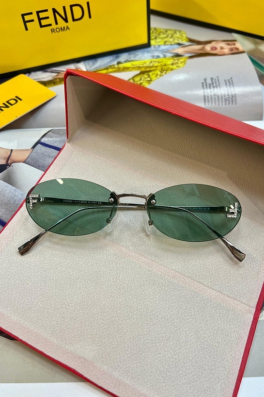Зелёные солнцезащитные очки Fendi