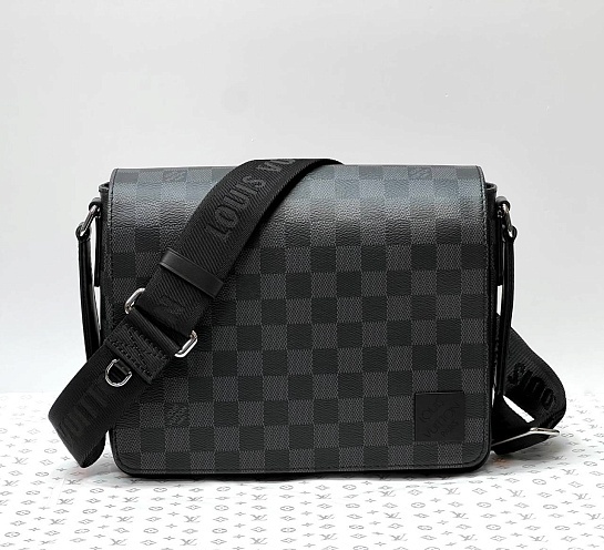 Кожаная сумка Louis Vuitton District Messenger PM Premium 26x20x7 см