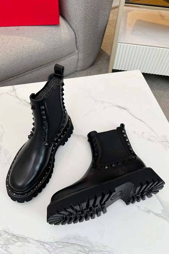 Женские кожаные ботинки Valentino