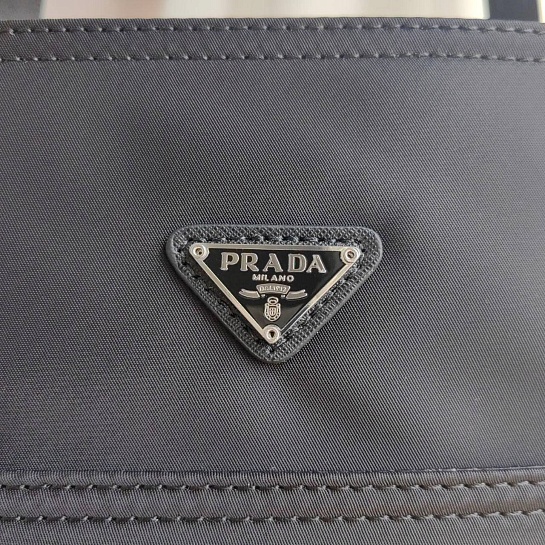 Женская сумка-тоут Prada Re-Nylon 30x28 см