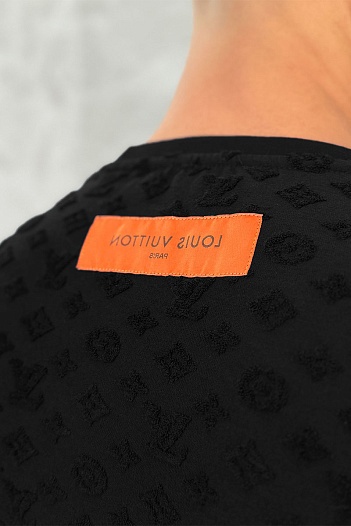 Брендовая мужская футболка Louis Vuitton embossed logo - Black   