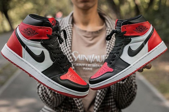 Кроссовки Nike Air Jordan 1 Retro "Bred Toe"