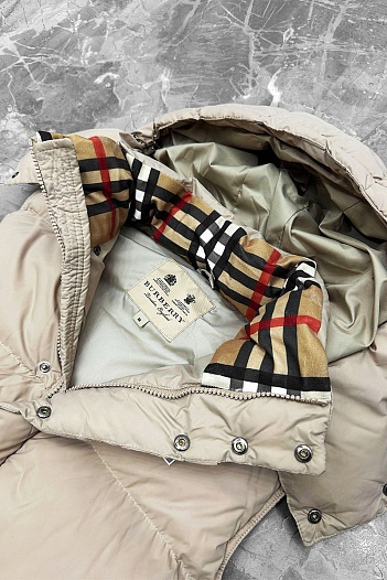 Бежевый жилет Burberry London England logo-patch   