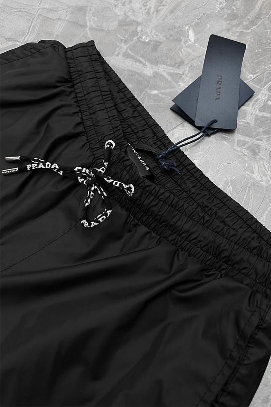Чёрные шорты Prada logo-embroidered