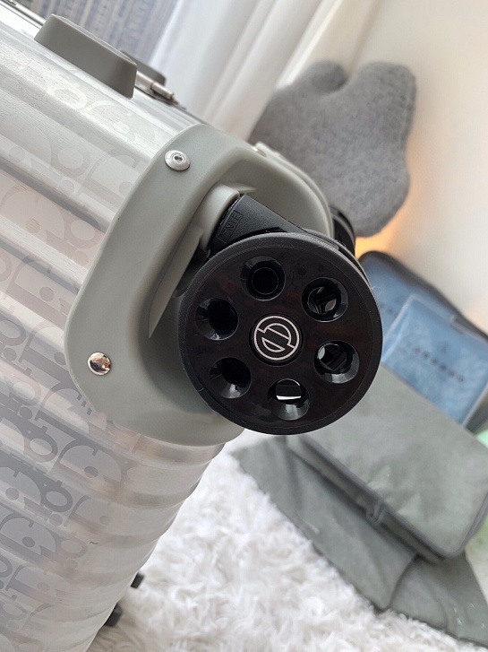 Чемодан Rimowa x Dior Aluminum M Premium 67x42x27 см