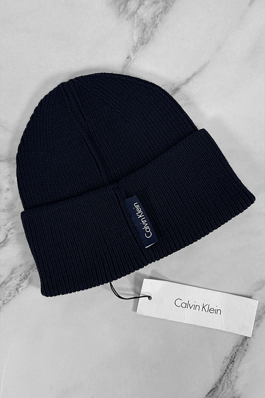 Тёмно-синяя шапка Calvin Klein Jeans monologo patch