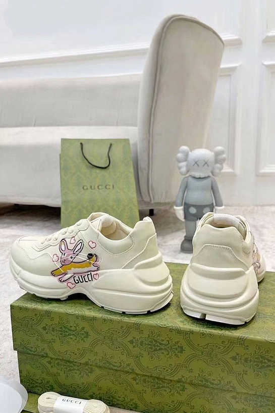 Женские кожаные кроссовки Gucci Rhyton