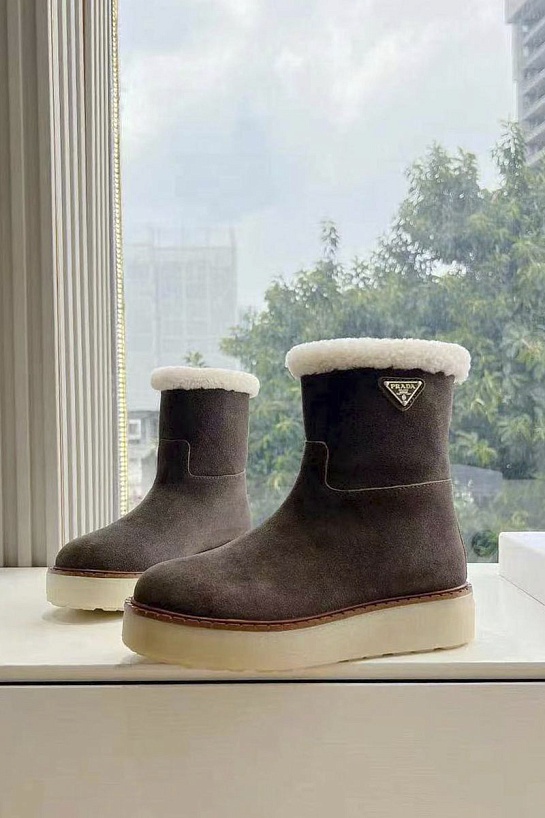 Женские замшевые ботинки с мехом Prada Suede Premium
