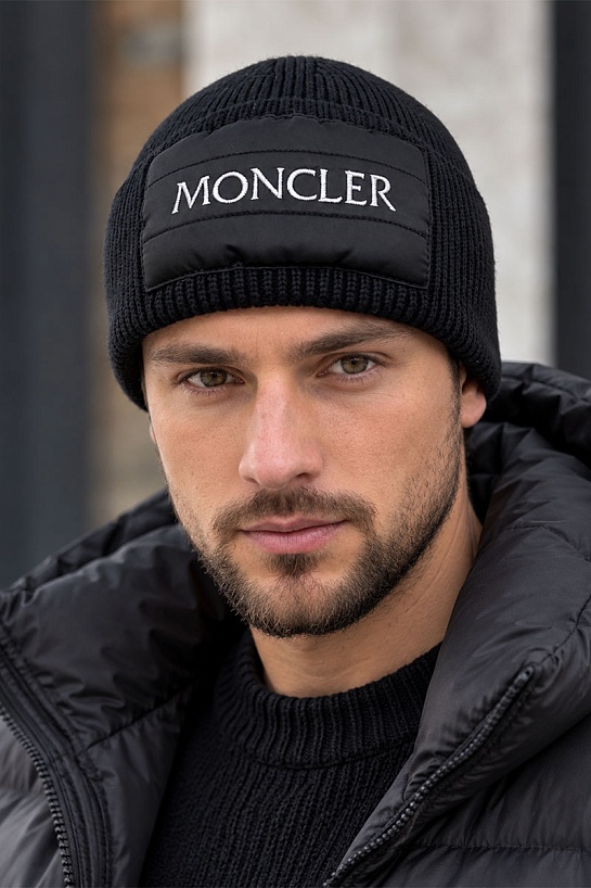 Мужская шапка Moncler чёрного цвета