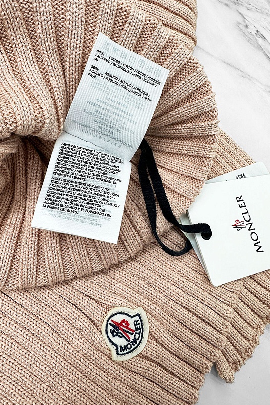 Комплект из шапки и шарфа персикового цвета Moncler logo-patch