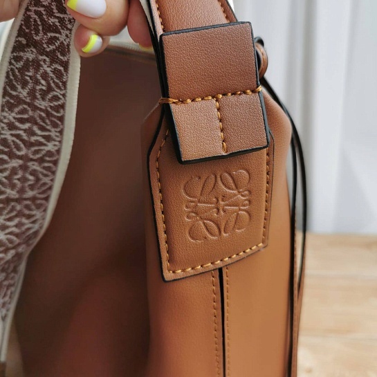 Кожаная сумка Loewe Cubi Crossbody 43x30 см (2 расцветки)