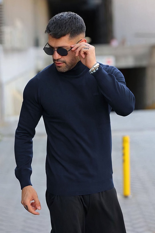 Мужская тёмно-синяя водолазка Lacoste logo-patch