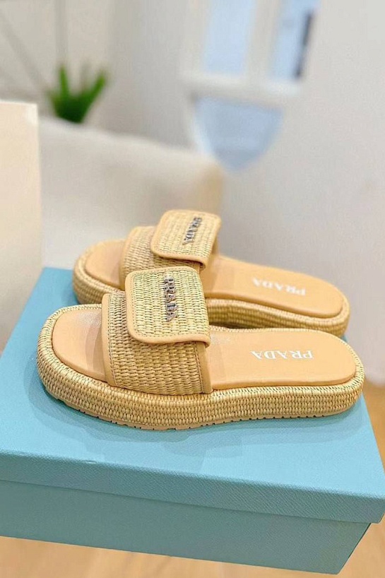 Женские шлёпанцы Prada жёлтого цвета