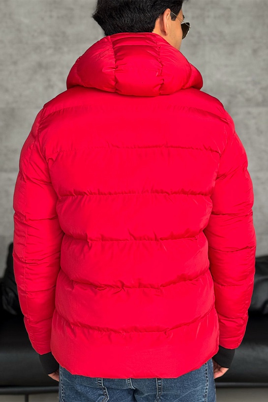 Утеплённая куртка красного цвета Moncler logo-patch