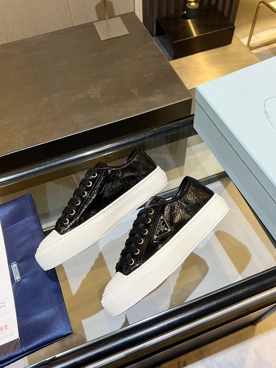 Женские кроссовки Prada чёрного цвета