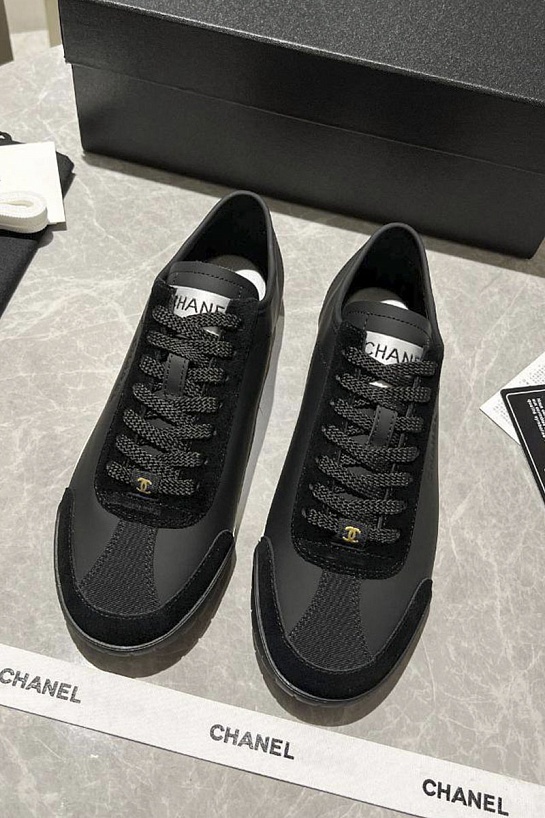 Женские кожаные кроссовки Chanel чёрного цвета
