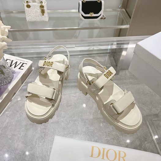 Белые женские кожаные сандалии Dior   