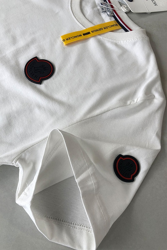 Мужская белая футболка Moncler rubber logo