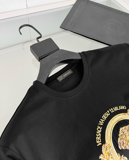 Чёрная футболка Versace Coupe Blason embroidered