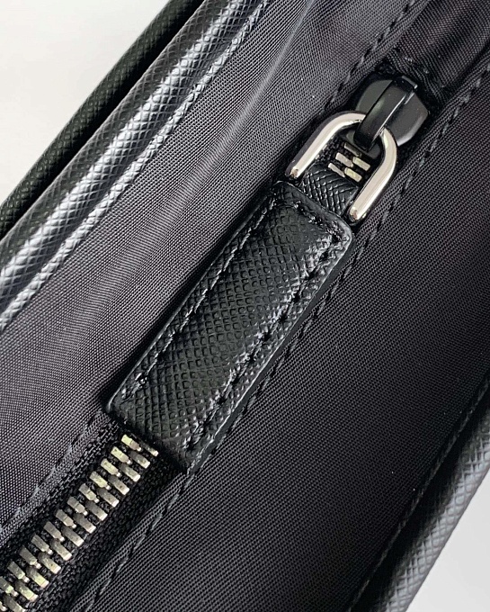 Нейлоновая сумка Prada Premium 27x25.5x6 см