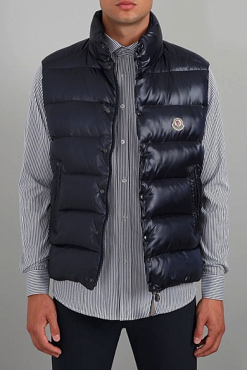 Пуховой жилет синего цвета Moncler logo-patch   