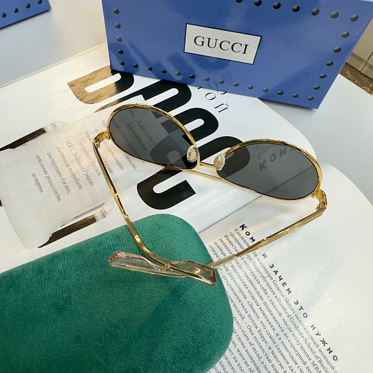 Солнцезащитные очки Gucci GG Monogram