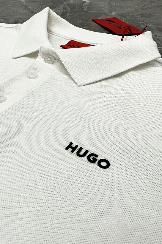 Мужское поло Hugo Boss белого цвета