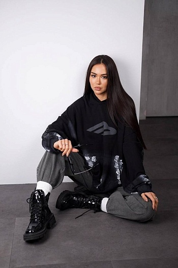 Чёрное женское оверсайз худи Balenciaga   