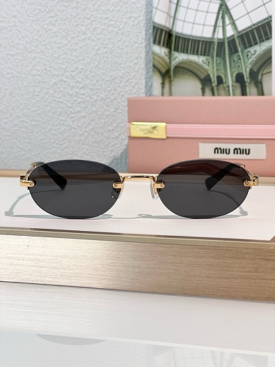 Женские солнцезащитные очки MIU MIU с чёрными линзами   