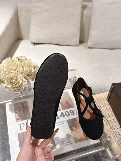Женские замшевые балетки Alaia   