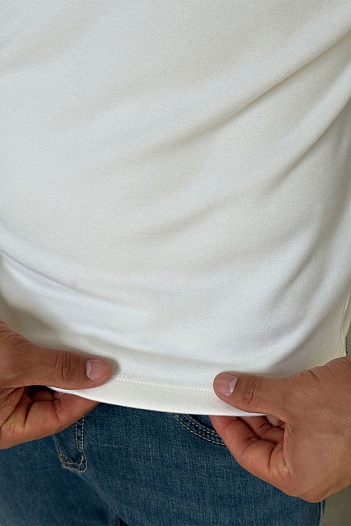 Утеплённая водолазка Moncler белого цвета   