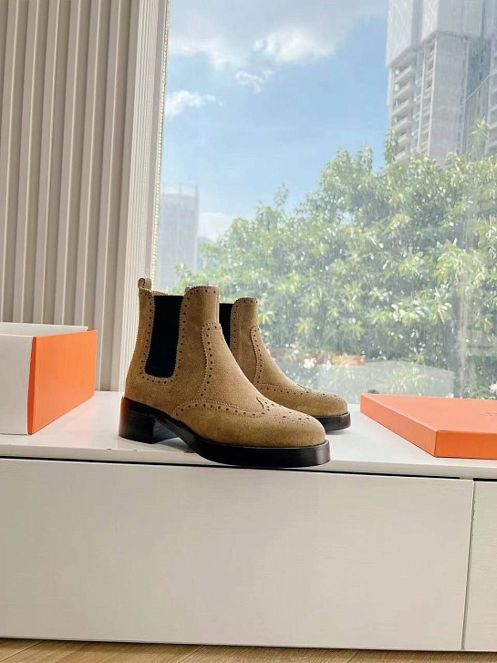 Женские замшевые ботинки Hermes Premium коричневого цвета