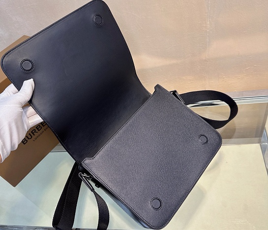 Кожаная сумка Burberry Alfred Premium 25.5x21.5x6.5 см