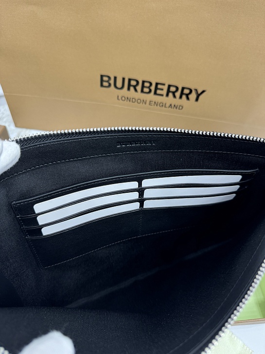 Бежевый клатч Burberry Premium 30x20x1.5 см