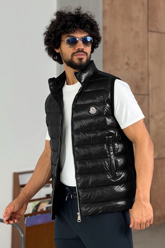 Мужской чёрный жилет Moncler