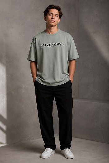 Серая оверсайз футболка Givenchy Barbed Wire-print   