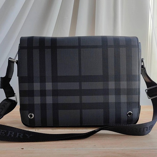 Кожаная сумка Burberry Bruno London Check 32x23 см