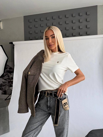 Женская базовая футболка Ami белого цвета premium   