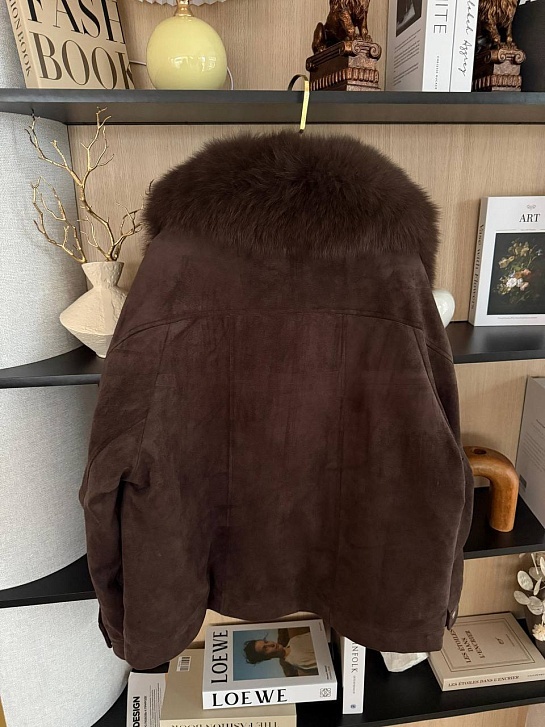 Женская утеплённая дубленка Max Mara с натуральным мехом