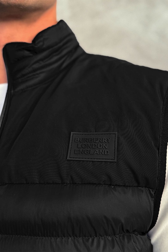 Чёрный пуховой жилет Burberry London England logo-patch