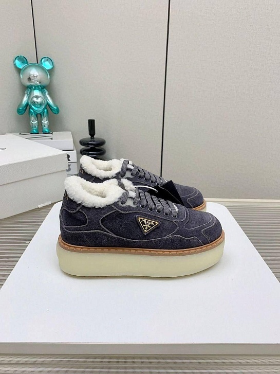 Женские замшевые кроссовки с мехом Prada premium - Grey