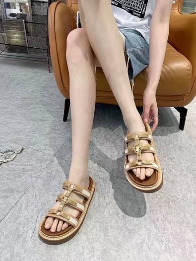 Женские кожаные шлёпанцы Celine   