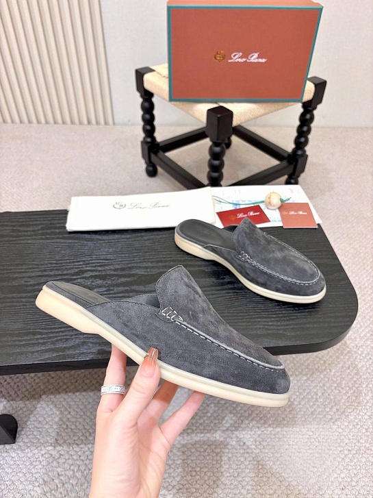 Мужские замшевые шлёпанцы Loro Piana