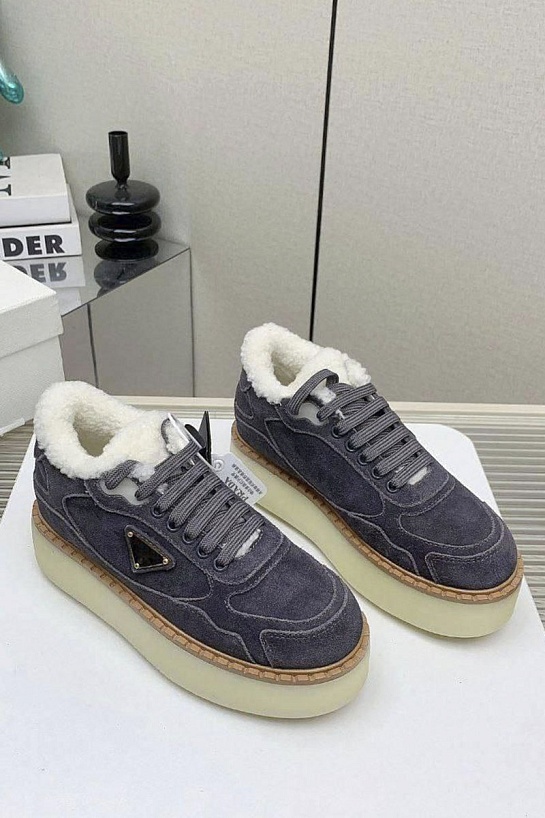 Женские замшевые кроссовки с мехом Prada premium - Grey