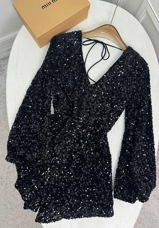 Женский костюм в пайетках с открытой спинкой MIU MIU