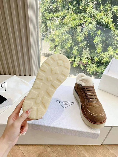 Женские замшевые кроссовки с мехом Prada Premium - Chestnut   