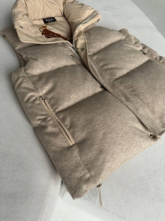 Женская бежевая жилетка Loro Piana